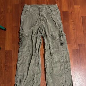 American Eagle Outfitters Women’s Green Cargo Pants